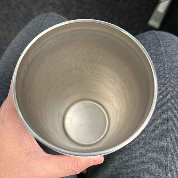 Hydro Flask 28 oz tumbler - Picture 4 of 6